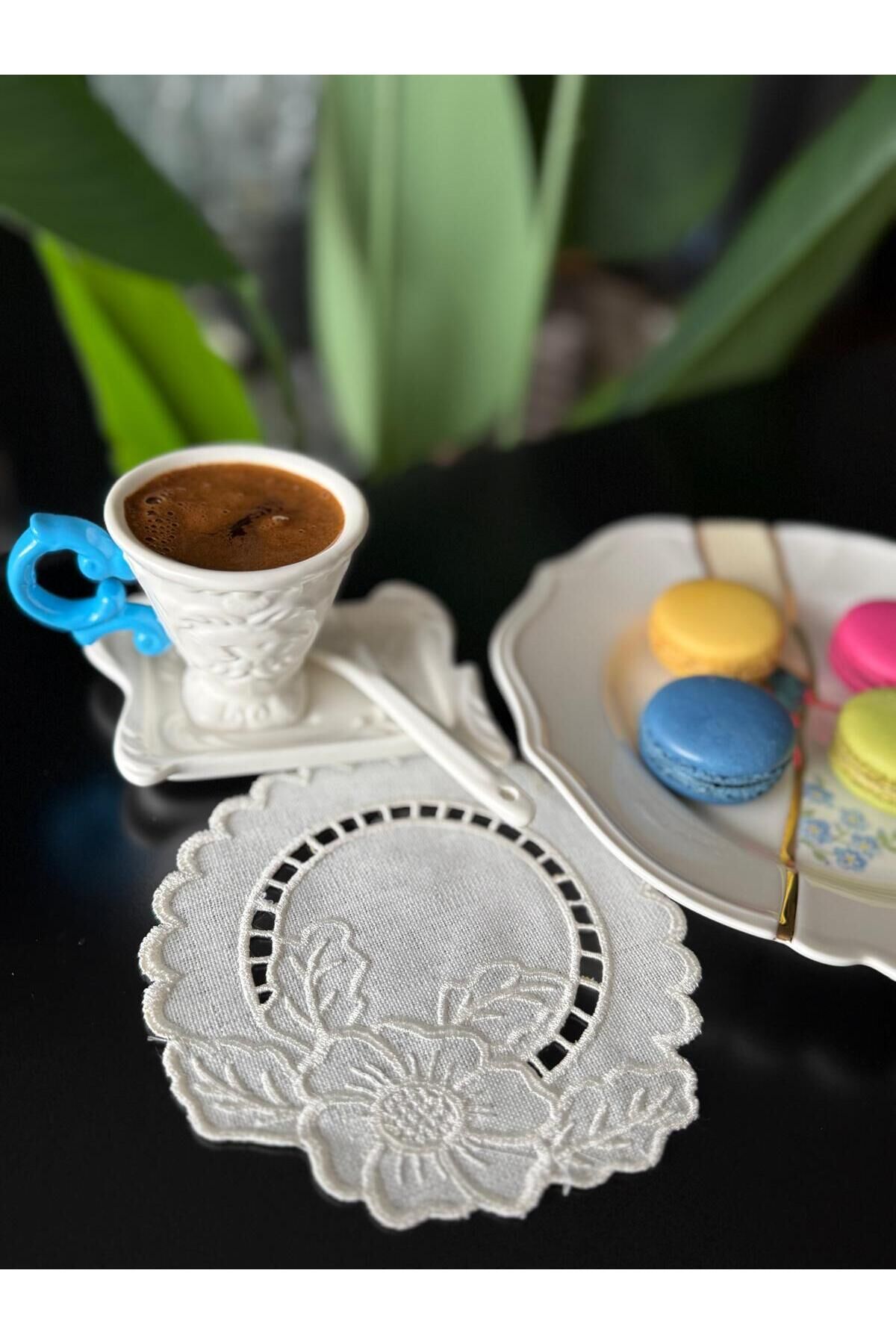 Flowers Beyaz İş Sarma Nakışlı Sunum Peçetesi 2 Kişilik